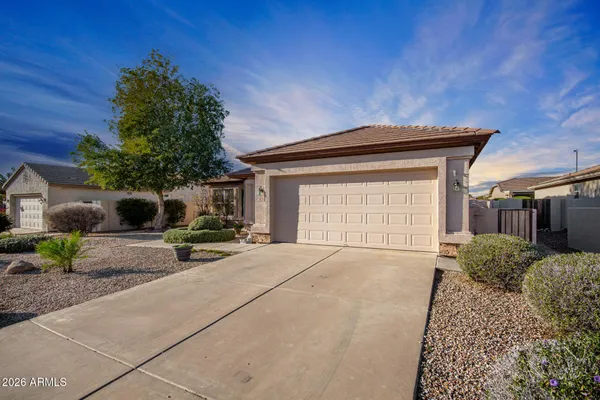 Property Slideshow image 3 of 27 | 3828 e peach tree dr, Chandler, AZ, 85249
