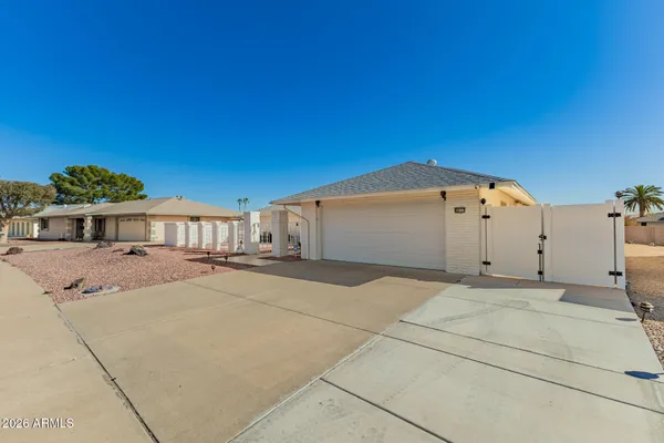 Property Slideshow image 3 of 40 | 9611 w terrace ln, Sun City, AZ, 85373