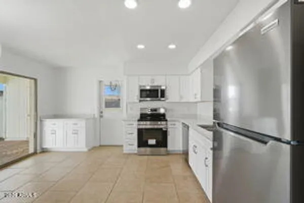 Property Slideshow image 2 of 32 | 15601 n 22nd st, Phoenix, AZ, 85022