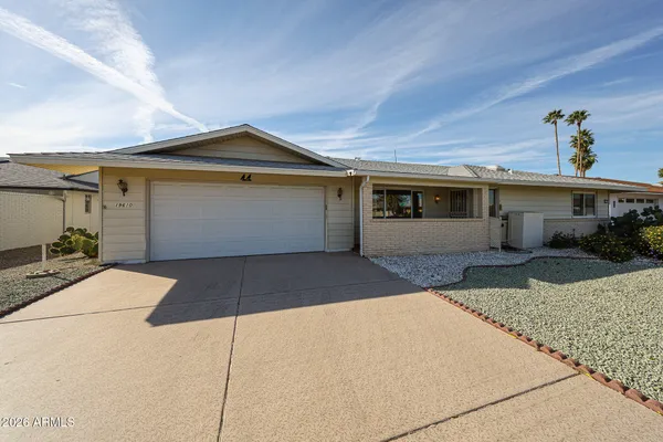 Property Slideshow image 2 of 39 | 19610 n lake forest dr, Sun City, AZ, 85373