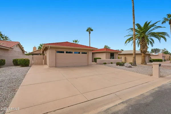 Property Slideshow image 2 of 32 | 25826 s greencastle dr, Sun Lakes, AZ, 85248