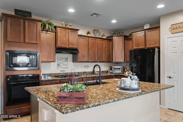 Property Slideshow image 3 of 35 | 42774 w darter dr, Maricopa, AZ, 85138