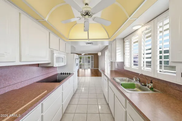 Property Slideshow image 3 of 45 | 10010 w manzanita dr, Sun City, AZ, 85373