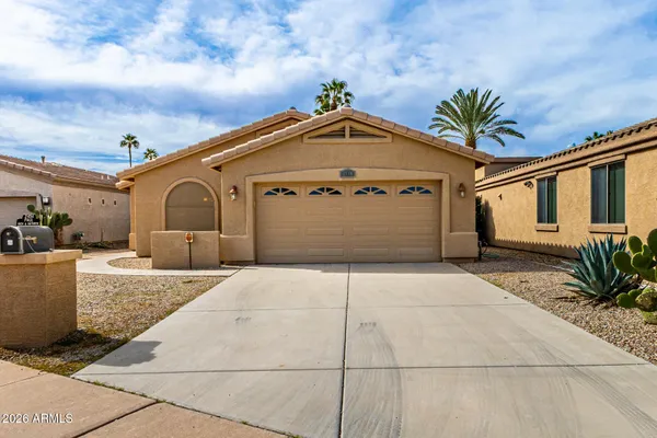 Property Slideshow image 2 of 28 | 2454 n eastwood way, Mesa, AZ, 85215