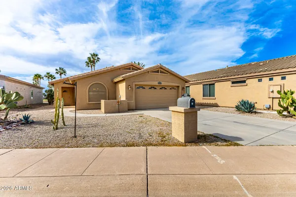 Property Slideshow image 3 of 28 | 2454 n eastwood way, Mesa, AZ, 85215
