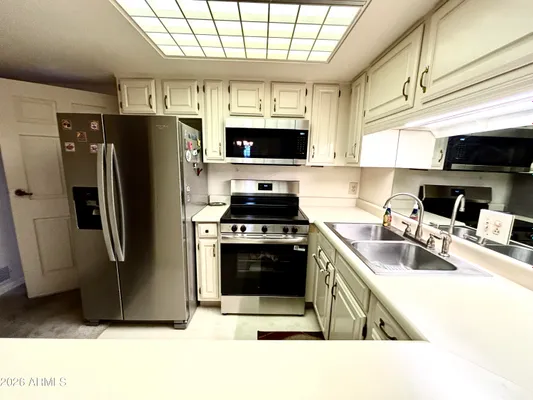 Property Slideshow image 2 of 31 | 10330 w thunderbird blvd b316, Sun City, AZ, 85351