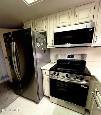 Property Slideshow image 3 of 31 | 10330 w thunderbird blvd b316, Sun City, AZ, 85351