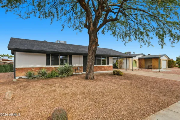 Property Slideshow image 2 of 27 | 2134 e beck ln, Phoenix, AZ, 85022