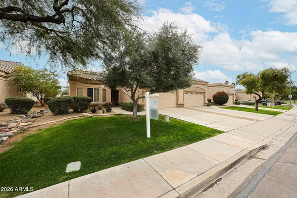 Property Slideshow image 3 of 36 | 8379 w utopia rd, Peoria, AZ, 85382