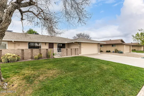 Property Slideshow image 3 of 24 | 11118 w cameo dr, Sun City, AZ, 85351