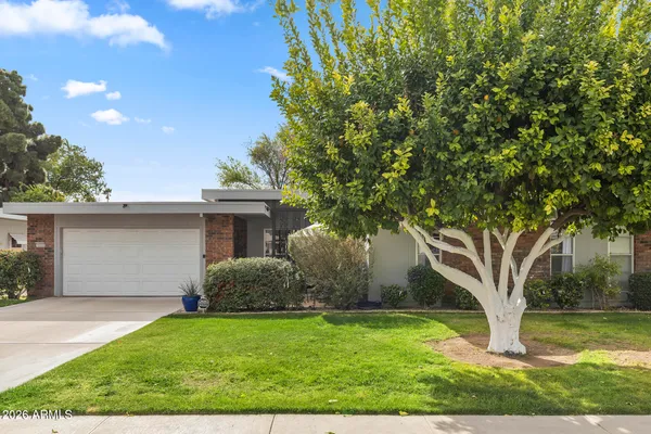 Property Slideshow image 2 of 28 | 10333 w highwood ln, Sun City, AZ, 85373