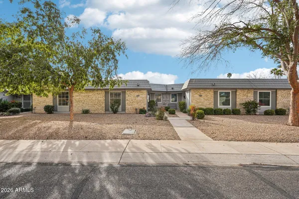 Property Slideshow image 2 of 39 | 10557 w ocotillo dr, Sun City, AZ, 85373