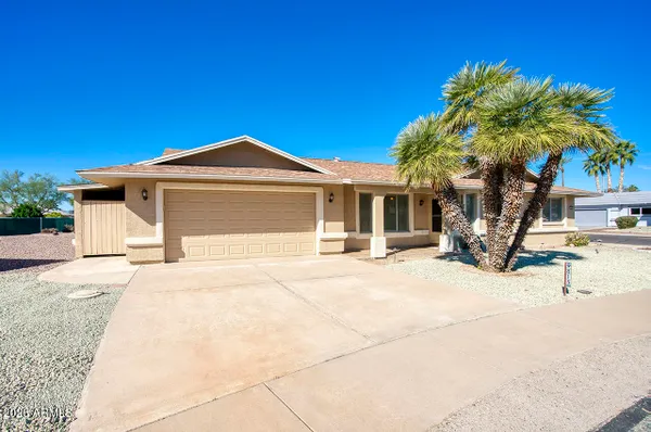 Property Slideshow image 2 of 36 | 9815 w lindgren ave, Sun City, AZ, 85373