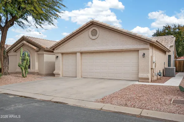 Property Slideshow image 3 of 50 | 24939 s lakewood dr, Sun Lakes, AZ, 85248