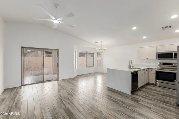 Property Slideshow image 3 of 26 | 4624 e alfalfa dr, Gilbert, AZ, 85298