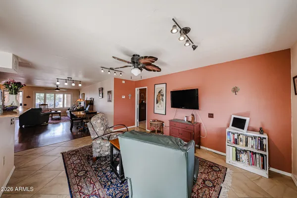 Property Slideshow image 3 of 55 | 17621 n jasmine dr, Sun City, AZ, 85373