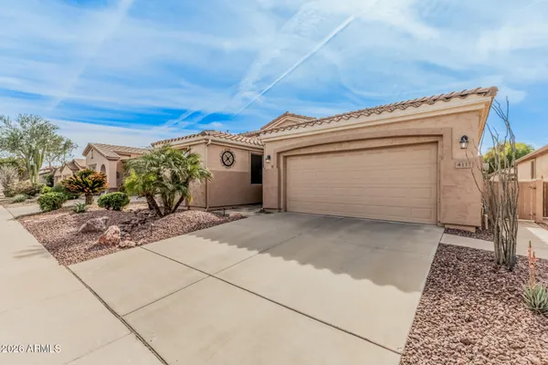 Property Slideshow image 2 of 50 | 4111 e appleby dr, Gilbert, AZ, 85298