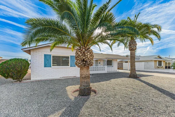 Property Slideshow image 2 of 28 | 10541 w snead dr, Sun City, AZ, 85351