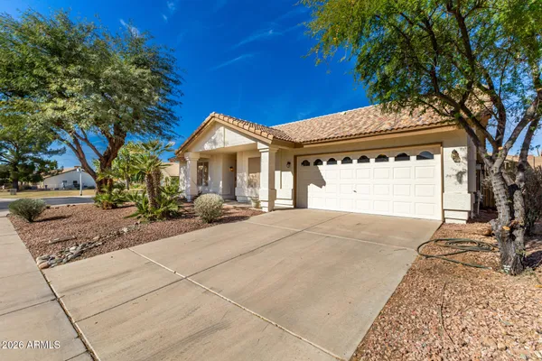 Property Slideshow image 3 of 32 | 10910 w mohawk ln, Peoria, AZ, 85373