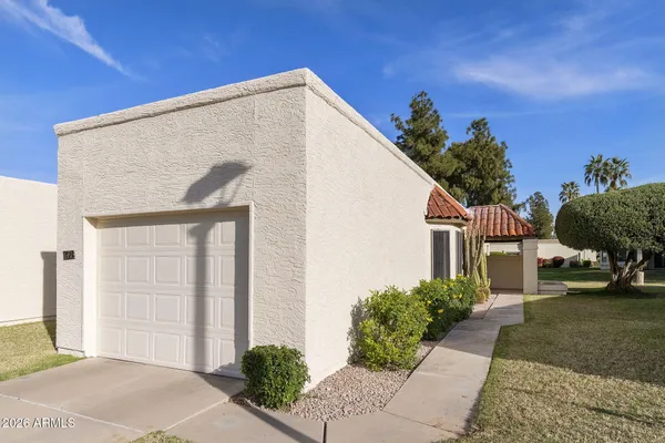 Property Slideshow image 2 of 42 | 641 s arrowwood way, Mesa, AZ, 85208