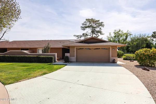 Property Slideshow image 3 of 32 | 19049 n lakeforest dr, Sun City, AZ, 85373