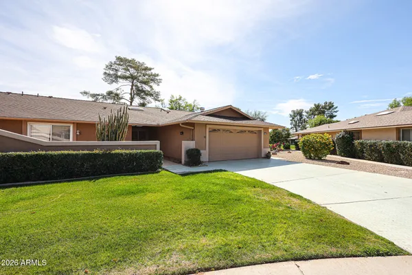 Property Slideshow image 2 of 32 | 19049 n lakeforest dr, Sun City, AZ, 85373