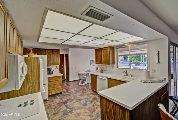 Property Slideshow image 3 of 24 | 10122 w willowcreek cir, Sun City, AZ, 85373