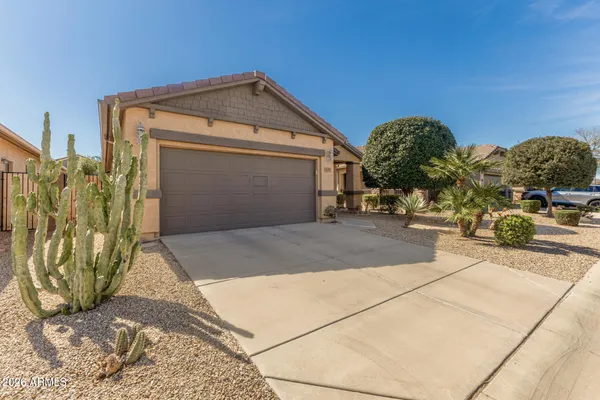 Property Slideshow image 3 of 32 | 231 w ironhorse ln, San Tan Valley, AZ, 85143