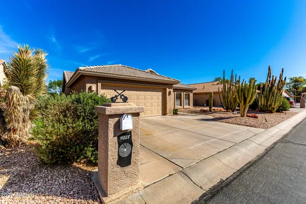 Property Slideshow image 3 of 61 | 9038 e stoney vista dr, Sun Lakes, AZ, 85248