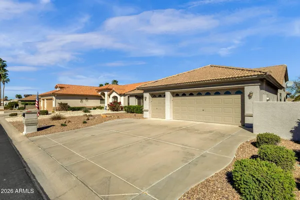 Property Slideshow image 3 of 81 | 10234 e arrowvale dr, Sun Lakes, AZ, 85248
