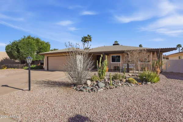 Property Slideshow image 2 of 44 | 26429 s greencastle dr, Sun Lakes, AZ, 85248