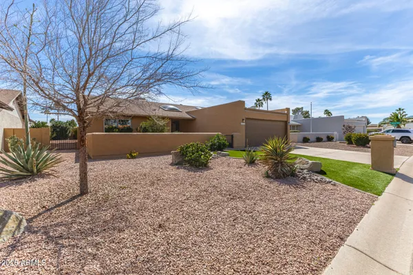Property Slideshow image 3 of 38 | 9833 e watford way, Sun Lakes, AZ, 85248