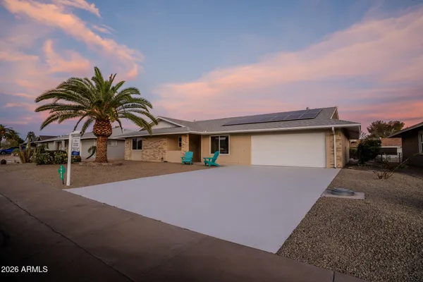 Property Slideshow image 2 of 10 | 19617 n willowcreek cir, Sun City, AZ, 85373