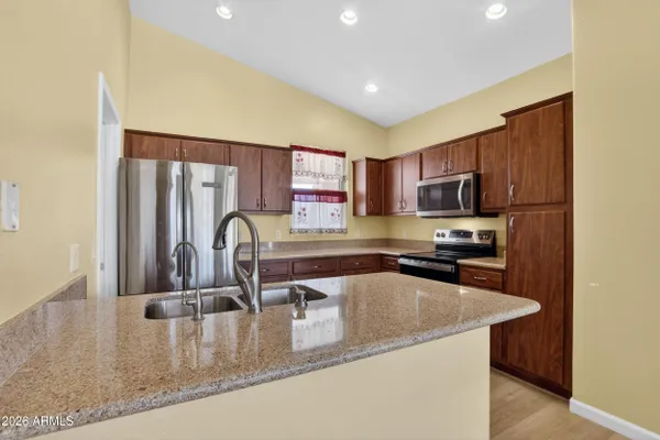 Property Slideshow image 3 of 22 | 10416 w runion dr, Peoria, AZ, 85382