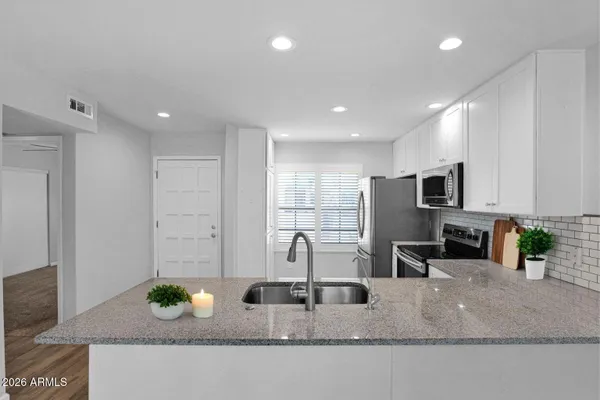 Property Slideshow image 3 of 37 | 508 s palo verde way, Mesa, AZ, 85208