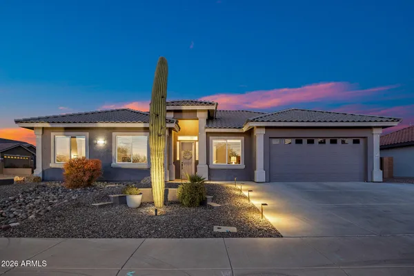Property Slideshow image 3 of 54 | 3041 s lindenwood cir, Mesa, AZ, 85212
