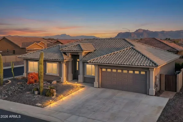 Property Slideshow image 2 of 54 | 3041 s lindenwood cir, Mesa, AZ, 85212