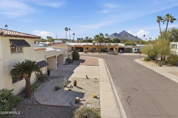 Property Slideshow image 3 of 29 | 7637 e thornwood dr, Scottsdale, AZ, 85251