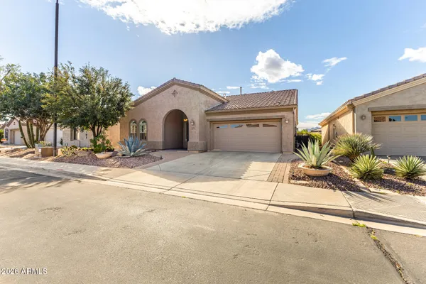Property Slideshow image 3 of 45 | 4033 e narrowleaf dr, Gilbert, AZ, 85298