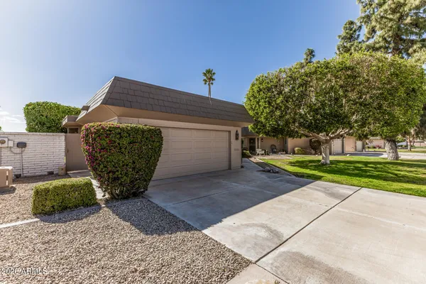 Property Slideshow image 3 of 33 | 10629 w loma blanca dr, Sun City, AZ, 85351