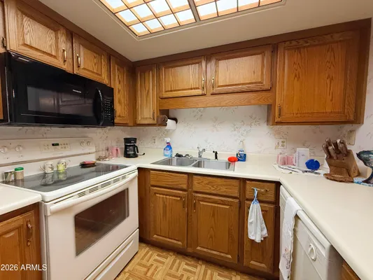 Property Slideshow image 2 of 13 | 10330 w thunderbird blvd apt a102, Sun City, AZ, 85351