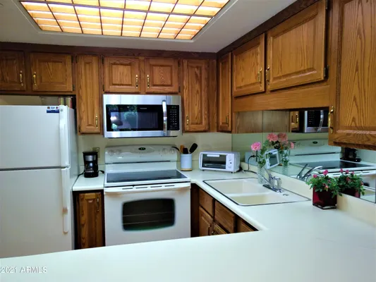 Property Slideshow image 3 of 15 | 10330 w thunderbird blvd a131, Sun City, AZ, 85351