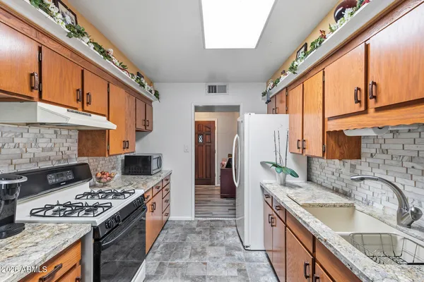 Property Slideshow image 3 of 75 | 12801 n lake dr, Sun City, AZ, 85351