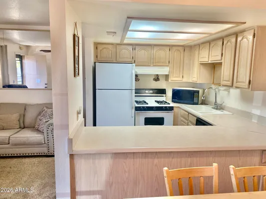 Property Slideshow image 2 of 15 | 320 e lancaster ct, Florence, AZ, 85132