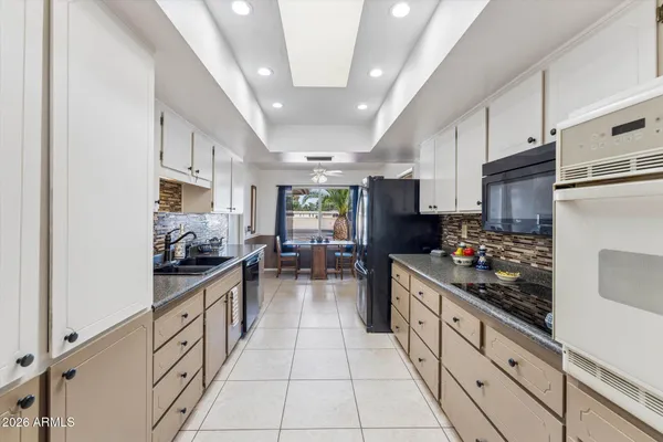 Property Slideshow image 3 of 29 | 9721 w greenway rd, Sun City, AZ, 85351