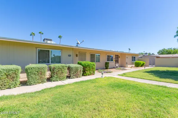 Property Slideshow image 2 of 28 | 10922 w santa fe dr, Sun City, AZ, 85351