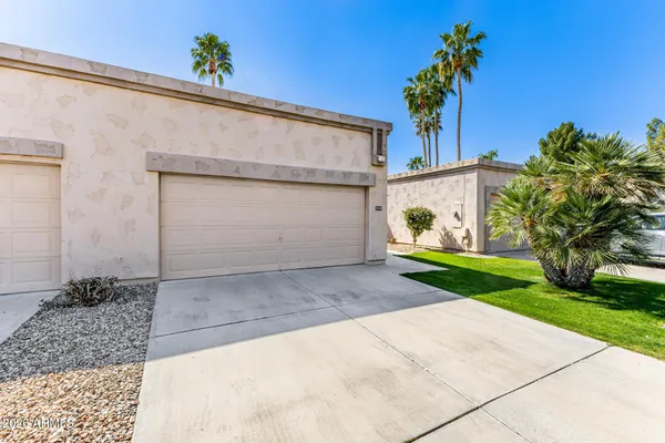 Property Slideshow image 2 of 43 | 9325 w topeka dr, Peoria, AZ, 85382