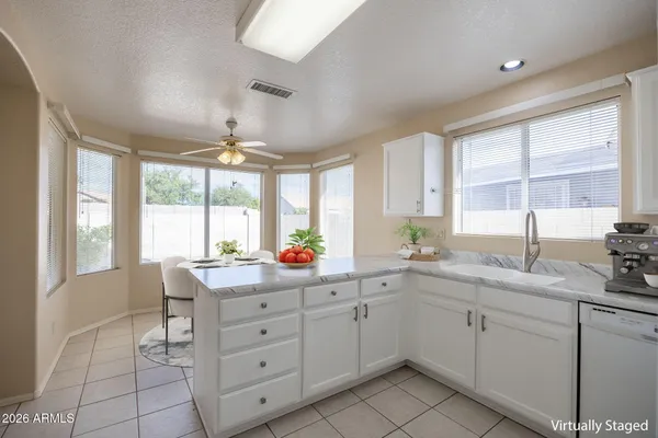 Property Slideshow image 3 of 20 | 10622 w mohawk ln, Peoria, AZ, 85382
