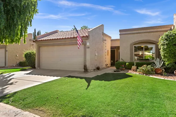 Property Slideshow image 2 of 36 | 9827 w topeka dr, Peoria, AZ, 85382