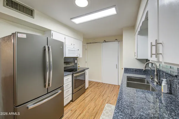 Property Slideshow image 3 of 39 | 9909 w newport dr, Sun City, AZ, 85351